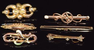 Art Nouveau 9ct gold brooch set with enamel and seed pearls, four c1910 9ct gold brooches (10g)