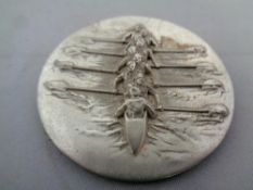 An embossed rowing medal, diameter 7 cm.