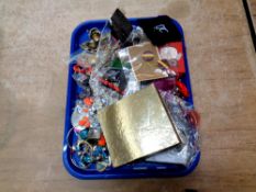 A tray containing a quantity of costume jewellery