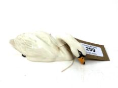 A Beswick china figure : Swan - Head Down, model 1685, white, gloss, height 5 cm.