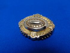 A vintage 9ct gold brooch