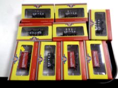 A tray containing Oxford Rail 00 gauge wagons,