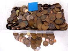 A large quantity of copper and bronze coins including Charles II farthings