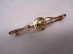 A vintage 9ct gold bar brooch