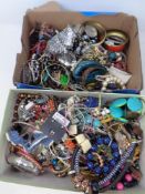 A tray of costume jewellery