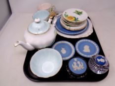 A tray of five pieces of Wedgwood Jasperware,