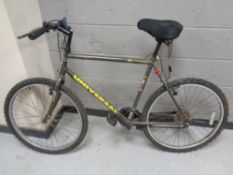 A Universal Shimano all terrain bicycle