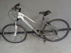 A Carrera Crossfire gent's bike