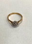 An 18ct yellow gold diamond cluster ring, 2.9g.