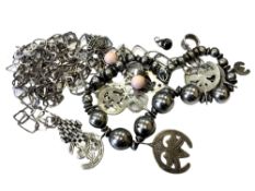 A collection of silver jewellery