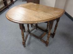An Edwardian oak gateleg table