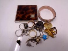 A quantity of costume jewellery