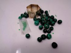 A small quantity of costume jewellery,