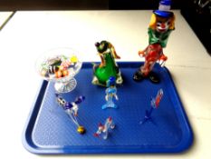A tray of Murano glass including clown figure etc