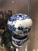A Chinese blue and white porcelain flower vase, six character mark to base, height 21 cm.