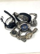 A small quantity of wristwatches