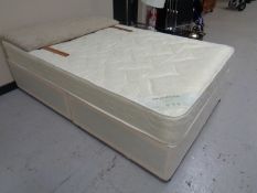 A Dream Vendor Oxford 4' divan set