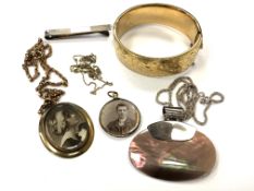 A small group of jewellery including a gent's silver tie clip, abalone pendant set in silver,