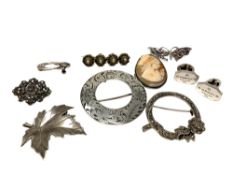 Assorted silver jewellery including Gucci cuff links