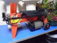 An electric log splitter.