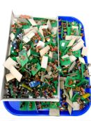 A tray of a large quantity of die cast plastic military figures including Roman soldiers etc.