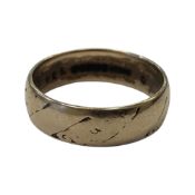A 9 carat gold band ring (3.8g).
