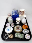 A tray of Wedgwood trinket pot, Aynsley pill box,