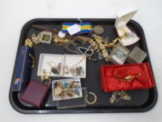 A tray containing assorted costume jewellery including filigree brooch, earrings, dress rings,