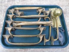 A tray containing 10 antique brass door handles together with a further brass door handle with