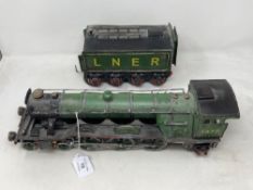 A metal Flying Scotsman model locomotive and tender
