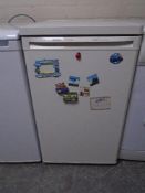 A Bosch Classixx Maxx under bench fridge together with a microwave.