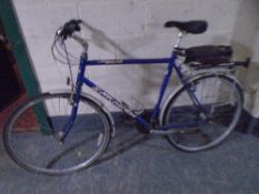 A gent's Saracen trail road hybrid bike with accessories.