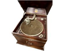 A Geisha gramophone.