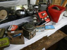 A mixed lot of miscellaneous items.