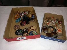 2 trays of assorted brooches