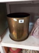 A large 1918 WW1 brass shell case. Rim Diameter 22cm x Height 23cm