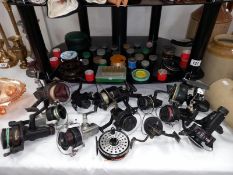 A quantity of fishing reels Daiwa Poseidon etc ( 1 box, 1 bag)