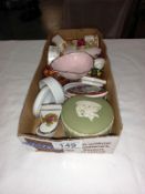 A mixed lot of trinket boxes