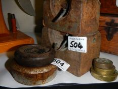 A quantity of old scale weights.