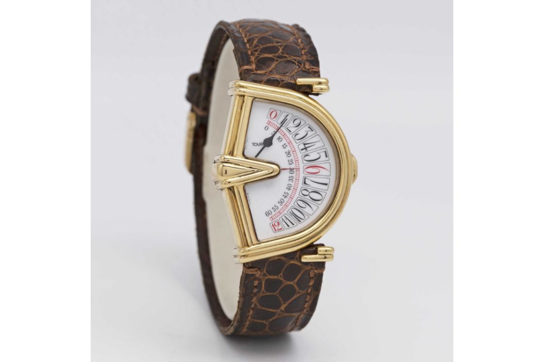 A GENTLEMAN'S 18K SOLID GOLD TOURNEAU ASYMMETRIC SECTORA RETROGRADE WRIST WATCH CIRCA 1990s - Image 4 of 7