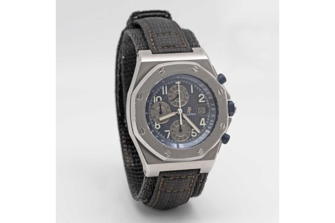 A GENTLEMAN'S STAINLESS STEEL AUDEMARS PIGUET ROYAL OAK OFFSHORE CHRONOGRAPH WRIST WATCH CIRCA 2001, - Image 5 of 8
