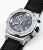 A GENTLEMAN'S STAINLESS STEEL AUDEMARS PIGUET ROYAL OAK OFFSHORE CHRONOGRAPH WRIST WATCH CIRCA 2001,