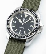 A RARE GENTLEMAN'S STAINLESS STEEL BRITISH MILITARY CWC ROYAL NAVY DIVERS WRIST WATCH DATED 1983
