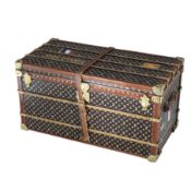 A MINIATURE LOUIS VUITTON NOVELTY TRUNK 