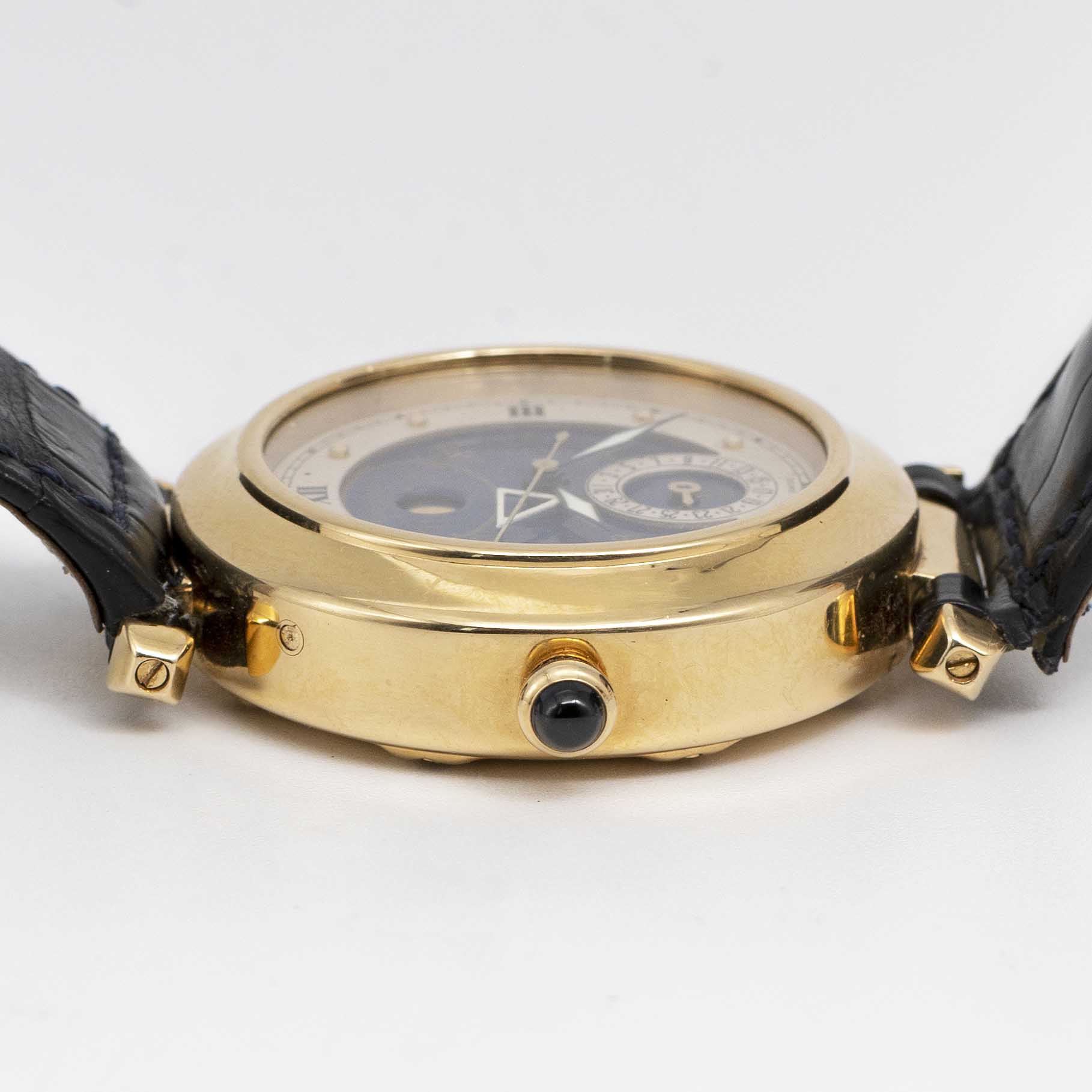 A RARE GENTLEMAN'S SIZE 18K SOLID GOLD CARTIER PASHA MOONPHASE CALENDAR ALARM WRIST WATCH CIRCA - Image 7 of 9