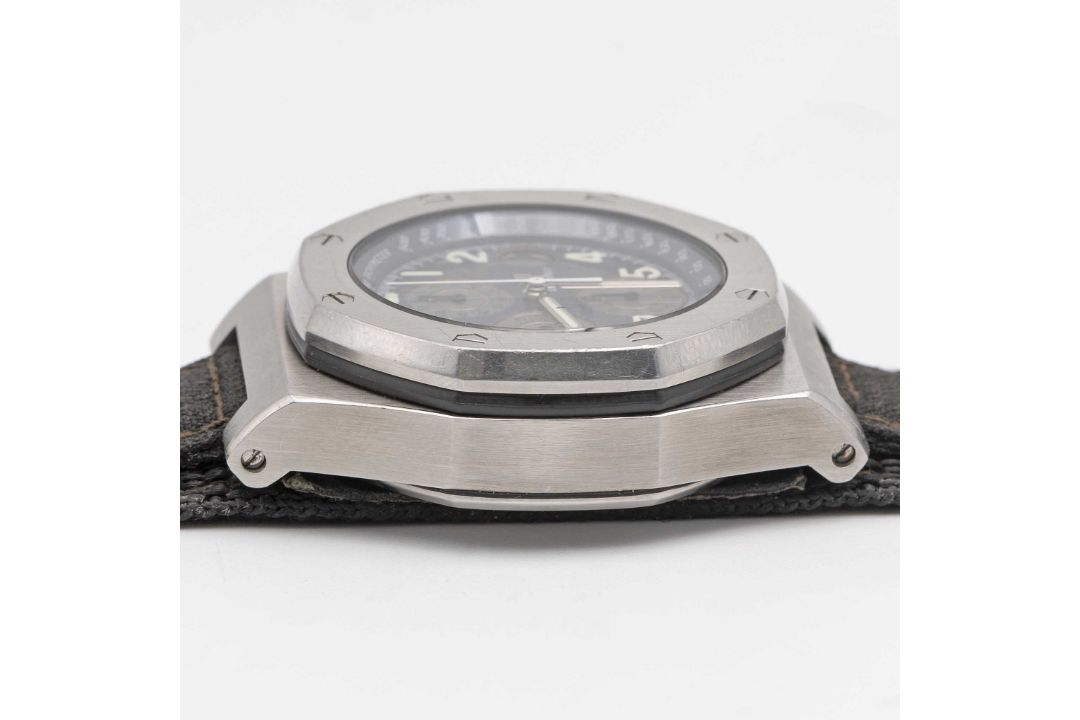 A GENTLEMAN'S STAINLESS STEEL AUDEMARS PIGUET ROYAL OAK OFFSHORE CHRONOGRAPH WRIST WATCH CIRCA 2001, - Image 8 of 8