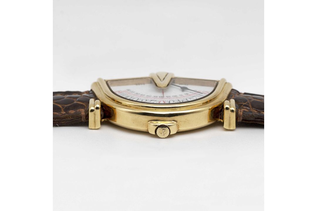 A GENTLEMAN'S 18K SOLID GOLD TOURNEAU ASYMMETRIC SECTORA RETROGRADE WRIST WATCH CIRCA 1990s - Image 6 of 7