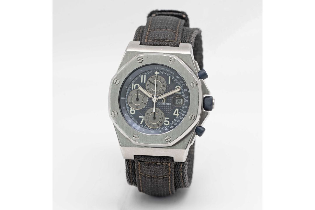 A GENTLEMAN'S STAINLESS STEEL AUDEMARS PIGUET ROYAL OAK OFFSHORE CHRONOGRAPH WRIST WATCH CIRCA 2001, - Image 4 of 8