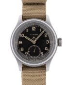 A GENTLEMAN'S STAINLESS STEEL BRITISH MILITARY TIMOR W.W.W. WRIST WATCH CIRCA 1945, PART OF THE 