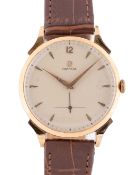 A RARE GENTLEMAN'S LARGE SIZE 18K SOLID ROSE GOLD OMEGA WRIST WATCH CIRCA 1950, WITH 